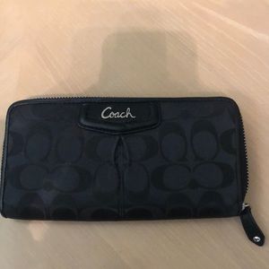 Coach signature accordion zip black wallet